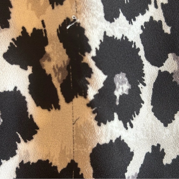 LOFT Outlet Women’s Button Up Snow Leopard Print Long Sleeve Collared Blouse S - Picture 8 of 13